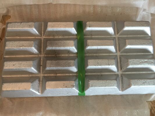 Conservare in un luogo fresco Magnesio Master alloy tipo ingot irregolare con superficie liscia ottimizzata per la lavorazione dei metalli e la produzione di leghe