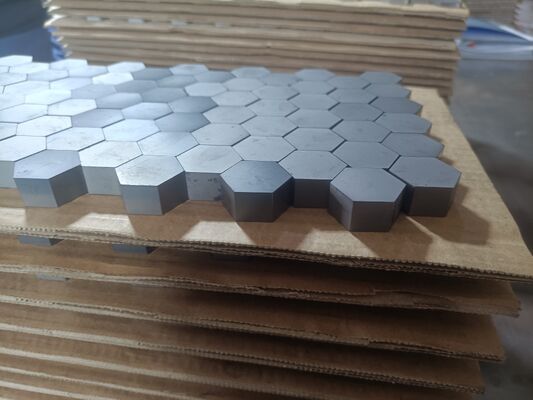 Piastra balistica R400 di carburo di boro sinterizzato senza pressione con NIJ livello IV protezione autonoma e design multi-curva