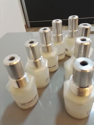 Ugello per sabbiatura a umido in carburo di boro con porta di iniezione dell'acqua integrata per una riduzione della polvere fino al 90% e durezza HRA 93+