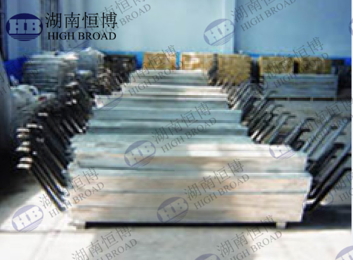 L'anodo di alluminio difende la corrosione delle strutture d'acciaio nell'ambiente dell'acqua dolce e dell'acqua di mare