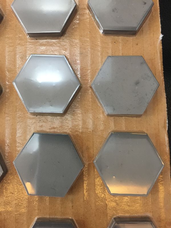 Piastrella Balistica Esagonale in Carburo di Boro R400 Sinterizzato Senza Pressione da 50 mm con Protezione NIJ Livello IV per Corazzatura Aeronautica